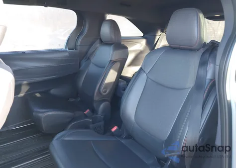 2021 Toyota Sienna Xse z USA, uszkodzony, nr VIN 5TDXRKEC2MS023107